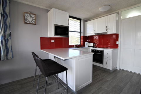 Beachfront 3, 25 Willow Street - Sydneys Hotel 5