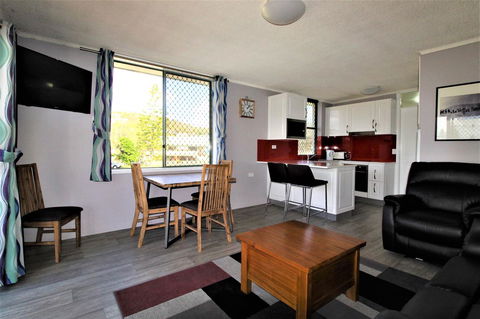 Beachfront 3, 25 Willow Street - Sydneys Hotel 1