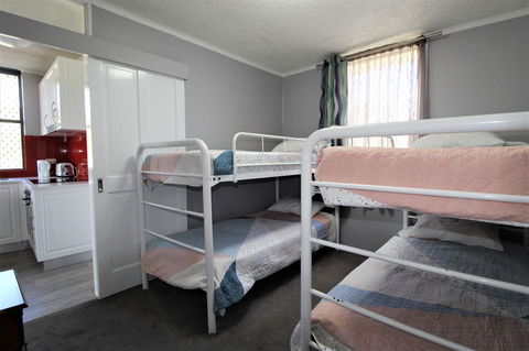 Beachfront 3, 25 Willow Street - Sydneys Hotel 10