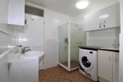 Beachfront 3, 25 Willow Street - Sydneys Hotel 11