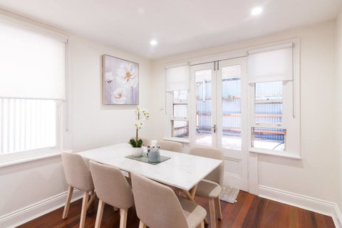 The Rocksberry - Sydneys Hotel 20