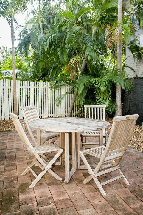 Nightcliff Foreshore Getaway - McKay Gardens - Sydneys Hotel 17