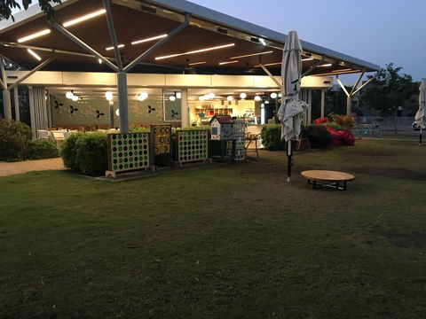 Nightcliff Foreshore Getaway - McKay Gardens - Sydneys Hotel 23