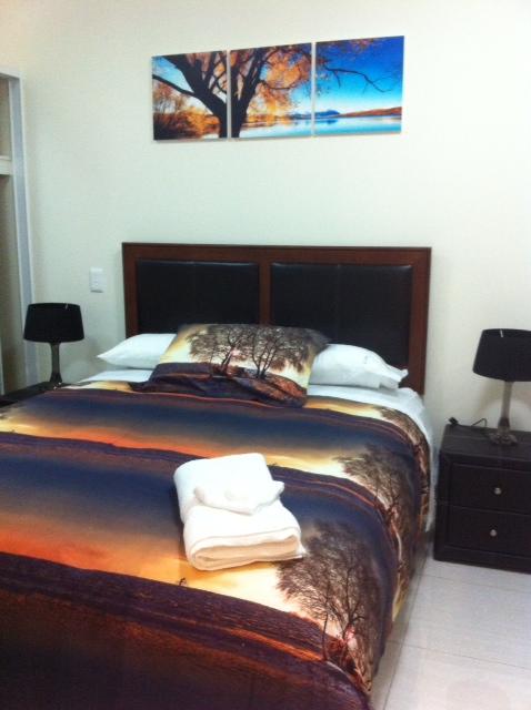 Nomikis\'On The Avenue - Sydneys Hotel 13