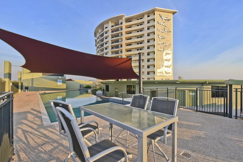 Nomikis\'On The Avenue - Sydneys Hotel 12