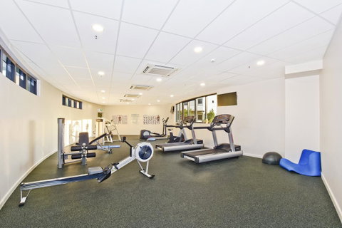 Nomikis\'On The Avenue - Sydneys Hotel 22