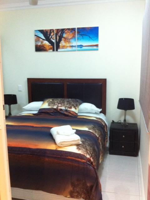 Nomikis\'On The Avenue - Sydneys Hotel 21