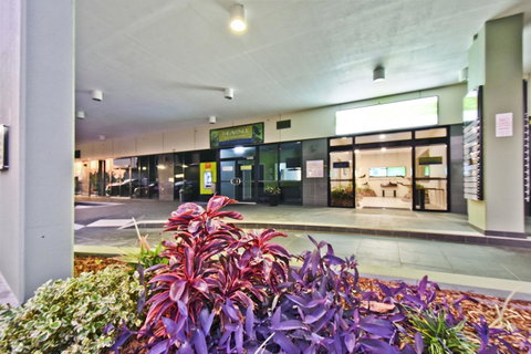 Nomikis\'On The Avenue - Sydneys Hotel 19