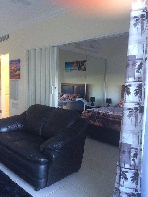 Nomikis\'On The Avenue - Sydneys Hotel 14