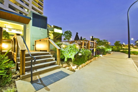 Nomikis\'On The Avenue - Sydneys Hotel 2