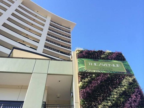Nomikis\'On The Avenue - Sydneys Hotel 9