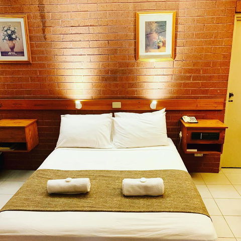 Pine Tree Motel - Sydneys Hotel 18