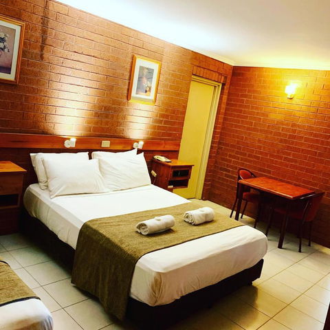 Pine Tree Motel - Sydneys Hotel 28