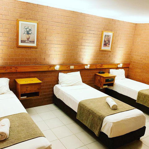 Pine Tree Motel - Sydneys Hotel 31
