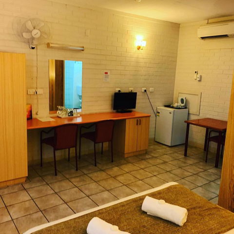 Pine Tree Motel - Sydneys Hotel 20