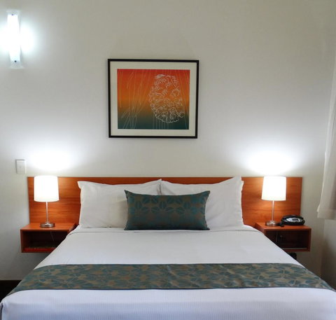 Palms City Resort - Sydneys Hotel 10