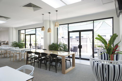 Palms City Resort - Sydneys Hotel 3