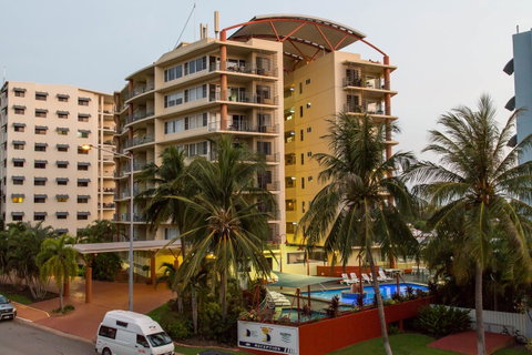 Cullen Bay Resorts - Sydneys Hotel 0