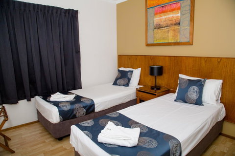 Cullen Bay Resorts - Sydneys Hotel 8