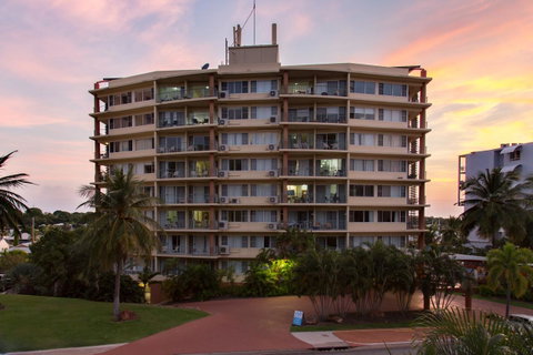Cullen Bay Resorts - Sydneys Hotel 12