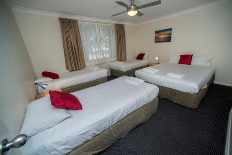 Beaches Serviced Apartments - Sydneys Hotel 0