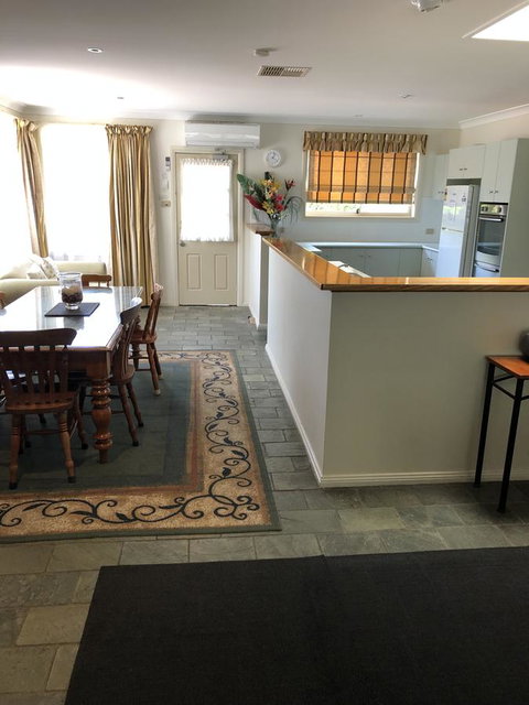 Beaches Serviced Apartments - Sydneys Hotel 5
