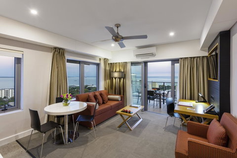 Oaks Darwin Elan Hotel - Sydneys Hotel 2