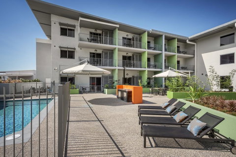 Hudson Berrimah - Sydneys Hotel 1