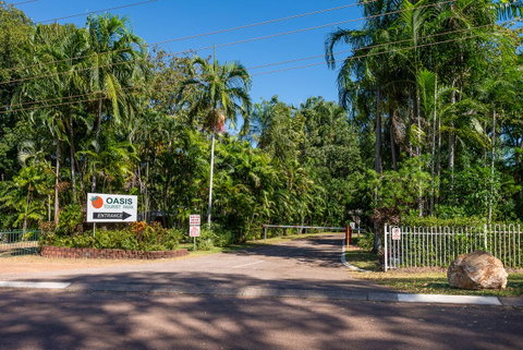 Oasis Tourist Park - Sydneys Hotel 24