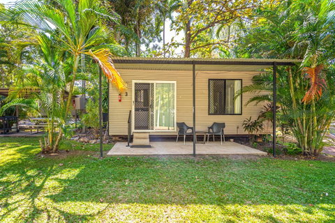 Oasis Tourist Park - Sydneys Hotel 4