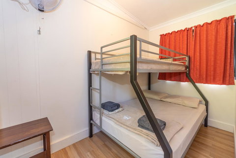 Oasis Tourist Park - Sydneys Hotel 15