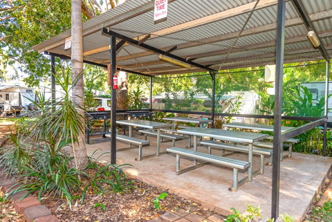 Oasis Tourist Park - Sydneys Hotel 19