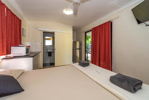 Oasis Tourist Park - Sydneys Hotel 12