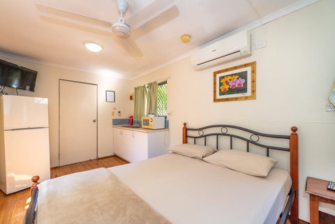 Oasis Tourist Park - Sydneys Hotel 18