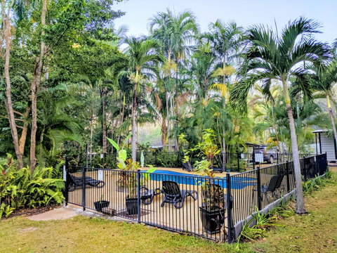 Oasis Tourist Park - Sydneys Hotel 10
