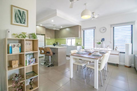 ZEN QUEST - The NOMADS PAD Near Nightcliff Markets & Sunset Foreshore - Sydneys Hotel 12