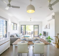 ZEN QUARTERS - The NOMADS PAD Near Nightcliff Markets  Sunset Foreshore - Sydneys Hotel