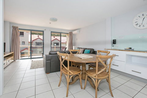 Nelson Bay Breeze - Sydneys Hotel 12