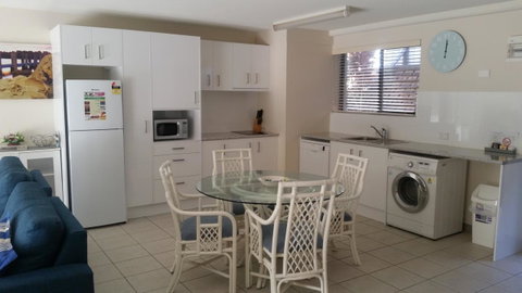 Nelson Bay Breeze - Sydneys Hotel 23