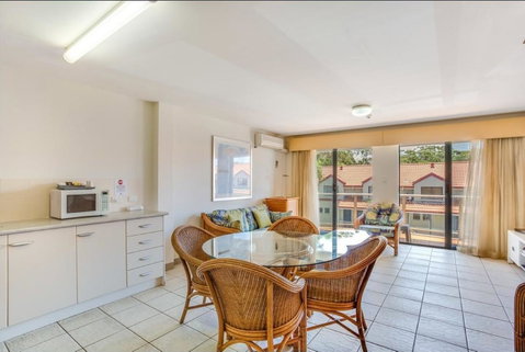 Nelson Bay Breeze - Sydneys Hotel 24