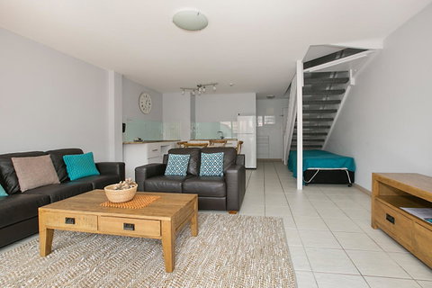 Nelson Bay Breeze - Sydneys Hotel 10