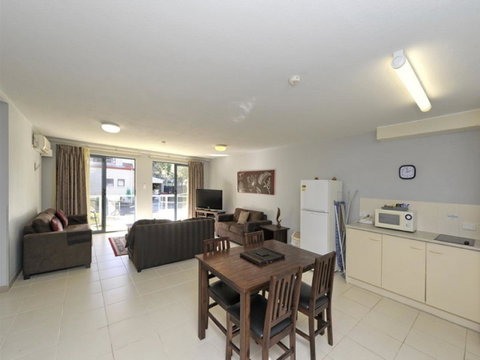 Nelson Bay Breeze - Sydneys Hotel 8