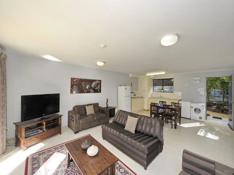 Nelson Bay Breeze - Sydneys Hotel 9