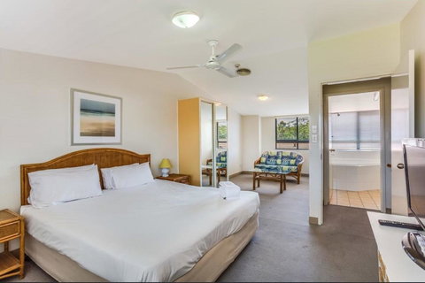 Nelson Bay Breeze - Sydneys Hotel 25