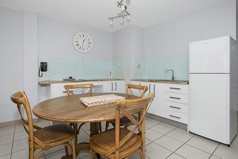 Nelson Bay Breeze - Sydneys Hotel 13