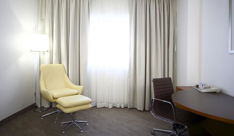 Novotel Canberra - Sydneys Hotel 16