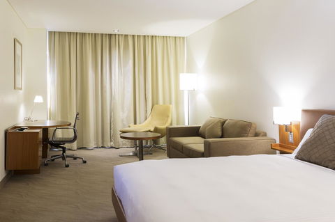 Novotel Canberra - Sydneys Hotel 33