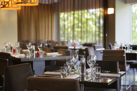 Novotel Canberra - Sydneys Hotel 12