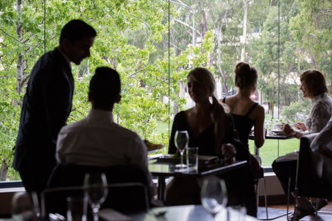 Novotel Canberra - Sydneys Hotel 5