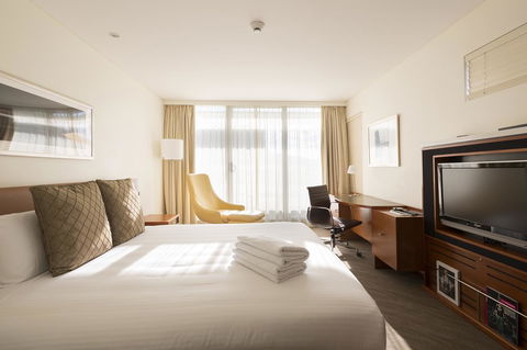 Novotel Canberra - Sydneys Hotel 10